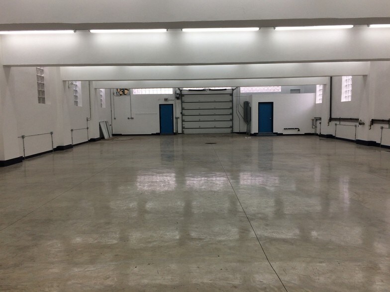 5757 N Ridge Ave, Chicago, IL for lease - Interior Photo - Image 2 of 7