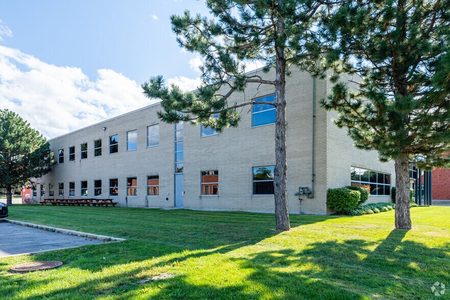 53 Auriga Dr, Nepean, ON à louer - Photo du bâtiment - Image 3 de 4