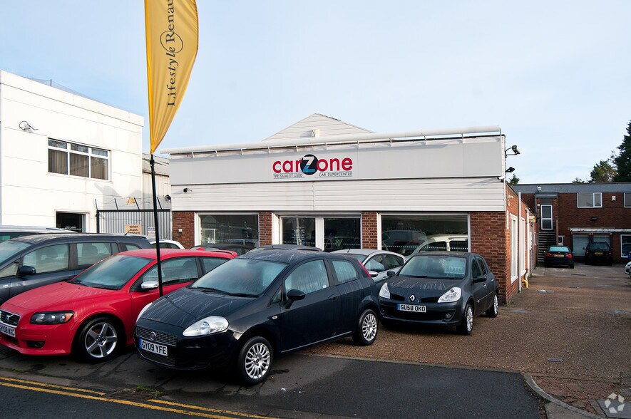 18-22 Lottbridge Drove portefeuille de 2 propriétés à vendre sur LoopNet.ca - Photo principale - Image 2 de 2