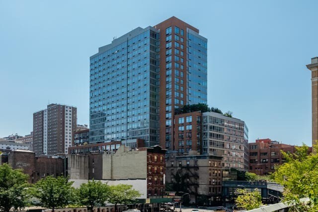 98 10th Ave, New York, NY for lease - Primary Photo - Image 1 of 42