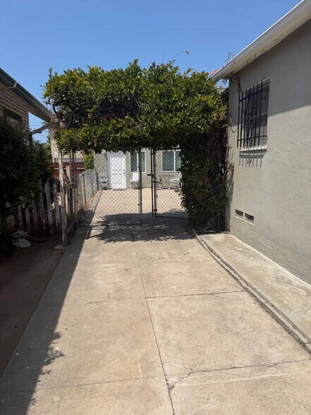 4262-4266 Chamoune Ave, San Diego, CA à vendre - Photo du bâtiment - Image 2 de 13