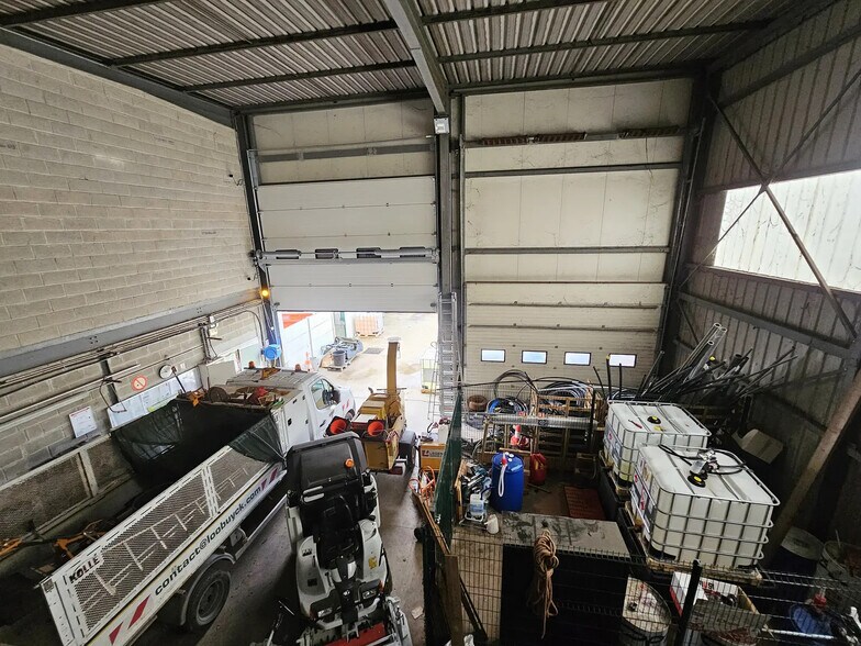 Flex in Champigny-sur-Marne for lease - Interior Photo - Image 3 of 17