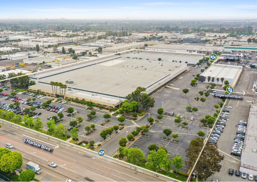 2701 S Harbor Blvd, Santa Ana, CA à louer - Aérien - Image 3 de 9