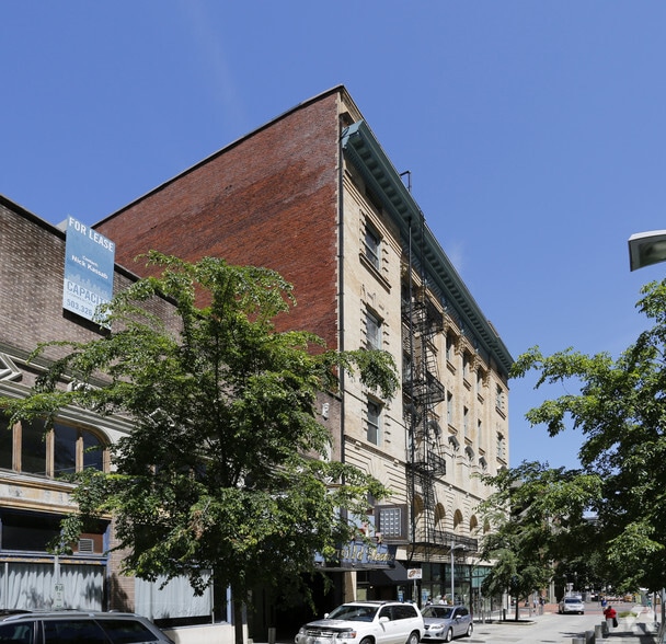 918 SW Yamhill St, Portland, OR for lease - Building Photo - Image 2 of 19