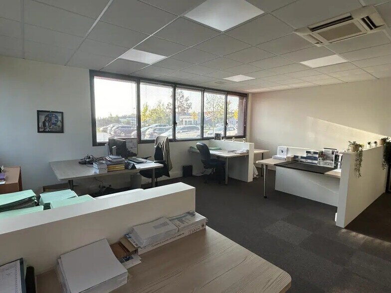 Bureau dans HAUTE-GOULAINE à louer - Photo intérieure - Image 3 de 5