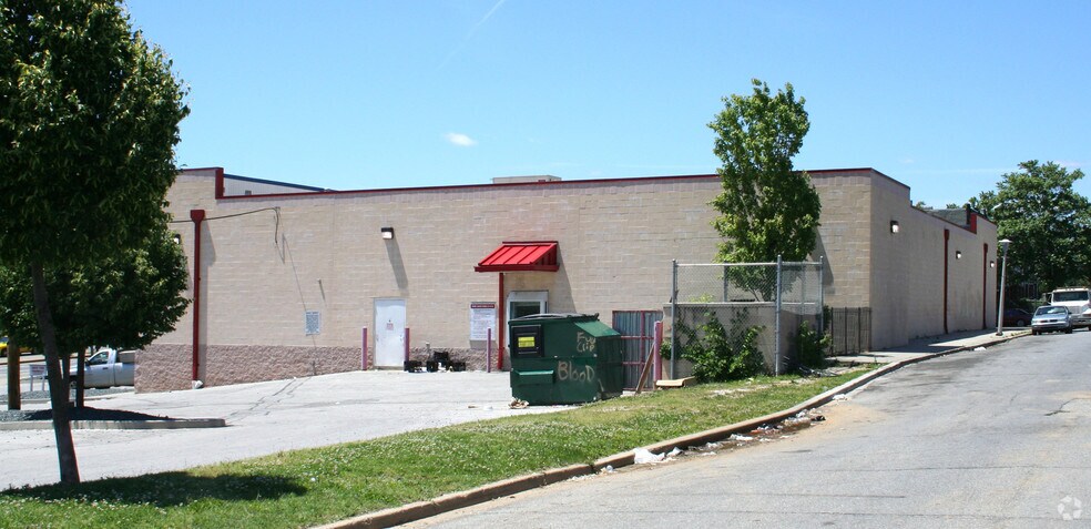 2560 W Franklin St, Baltimore, MD à louer - Photo du bâtiment - Image 2 de 4