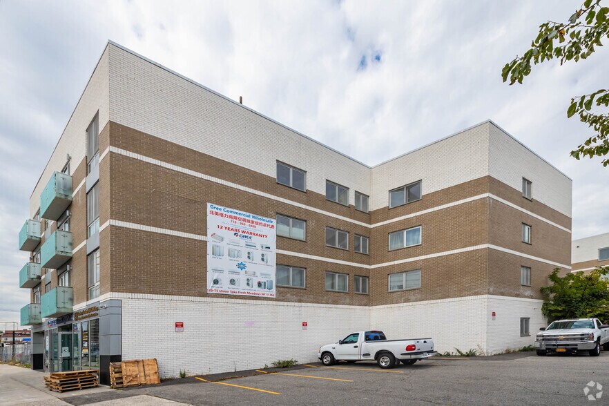 15815 Union Tpke, Fresh Meadows, NY à vendre - Photo du bâtiment - Image 3 de 7