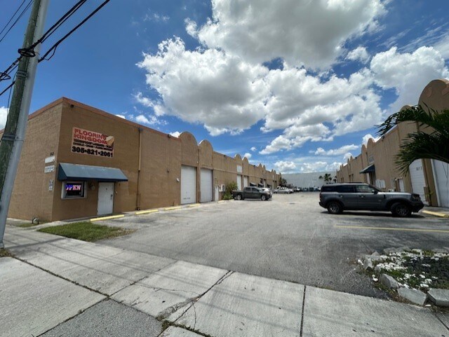 1723 W 37th St, Hialeah, FL 33012 - Unité 4 - - Photo intérieure - Image 1 of 2