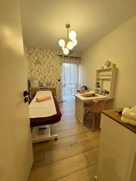 Office in Saint-Laurent-du-Var for lease - Building Photo - Image 2 of 15