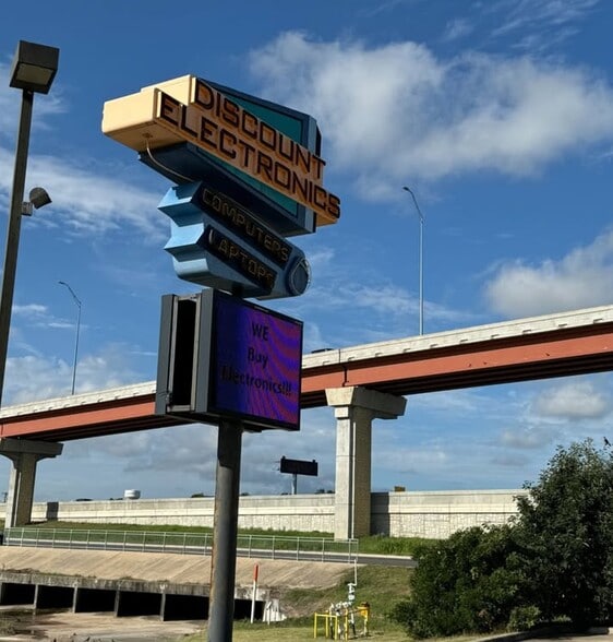 1001 S Interstate 35, Round Rock, TX for lease - Primary Photo - Image 1 of 3