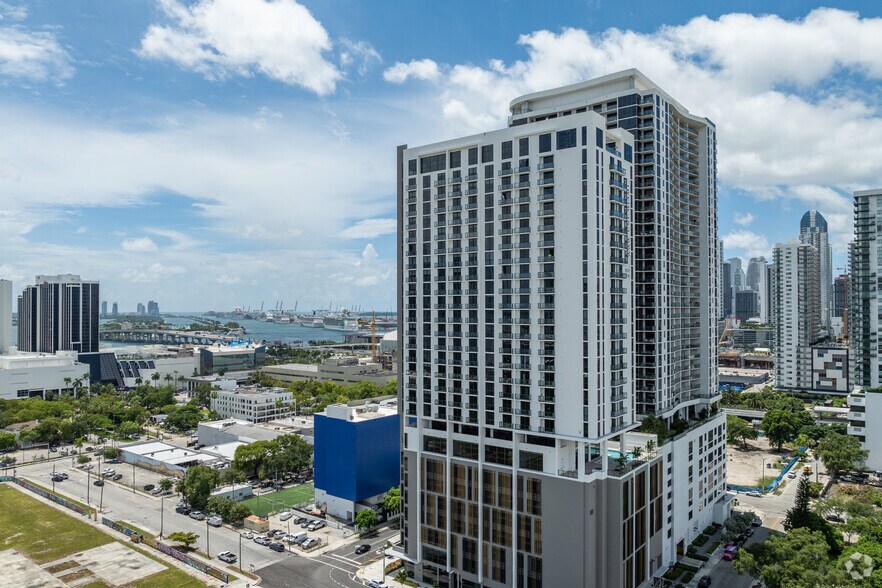 1642 NE 1st Ave, Miami, FL à louer - Photo du bâtiment - Image 2 de 5