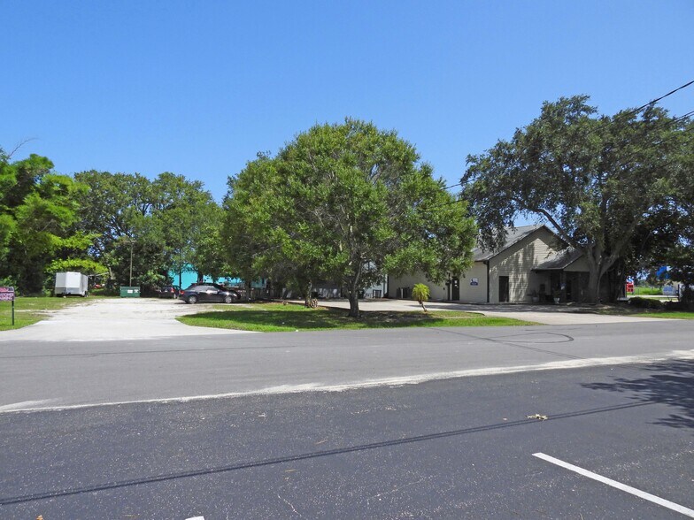 1933 Palm Blvd, Melbourne, FL à vendre - Photo du bâtiment - Image 2 de 3