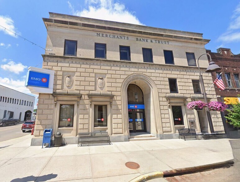 BMO Bank portefeuille de 2 propriétés à vendre sur LoopNet.ca - Photo du bâtiment - Image 2 de 8