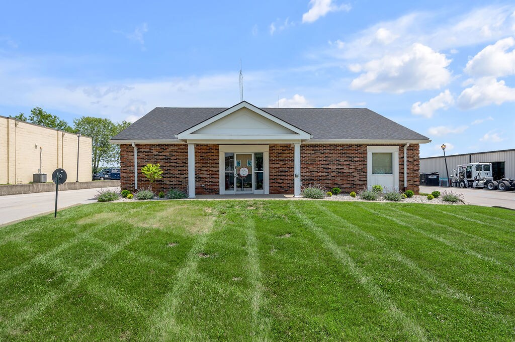 250 Crossfield Dr, Versailles, KY à vendre Photo du bâtiment- Image 1 de 48