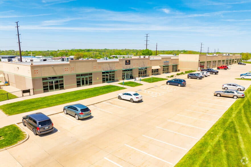 1300 Metro East Dr, Pleasant Hill, IA for lease - Primary Photo - Image 1 of 6