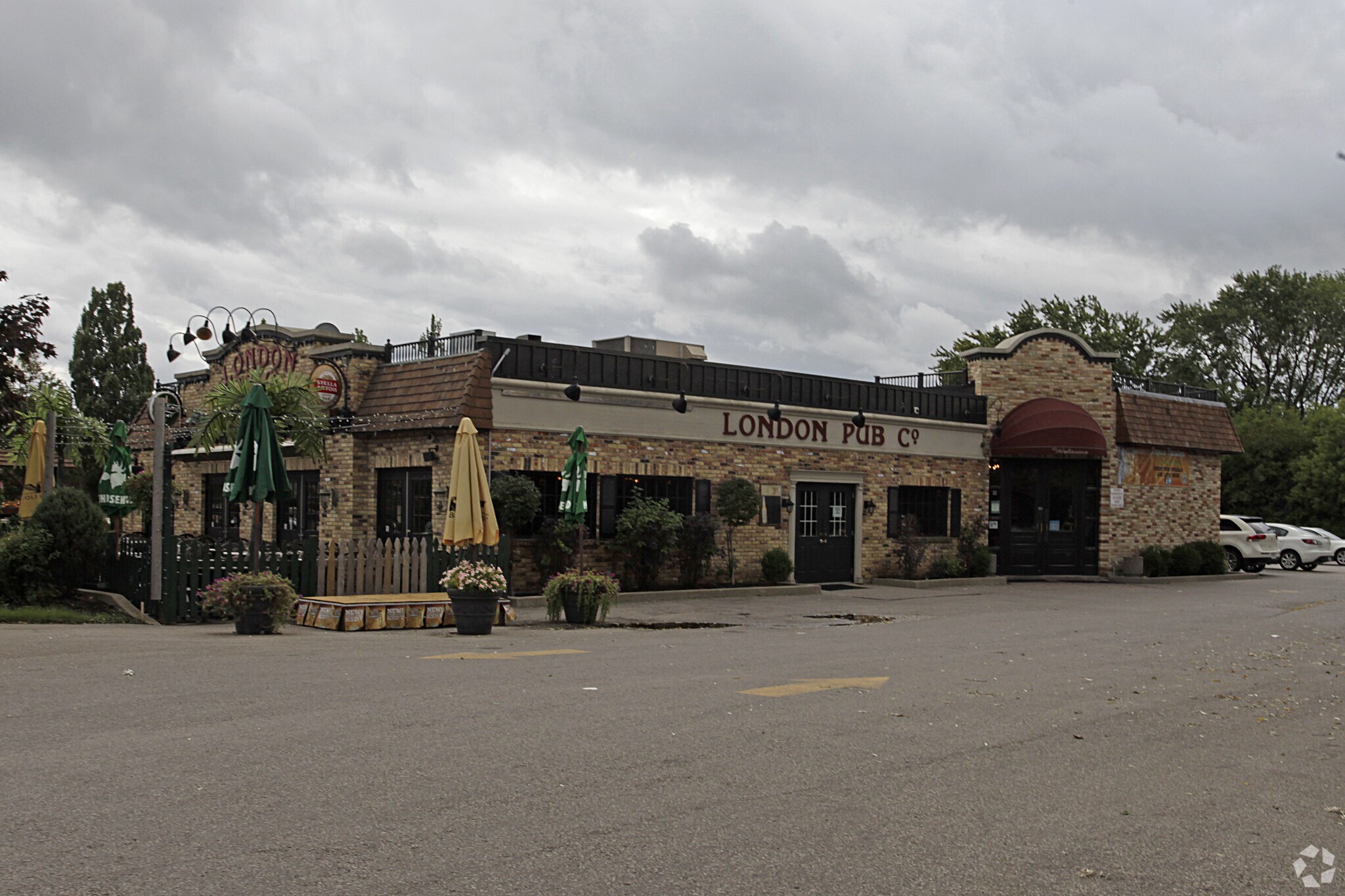 9724 Yonge St, Richmond Hill, ON for sale Primary Photo- Image 1 of 1