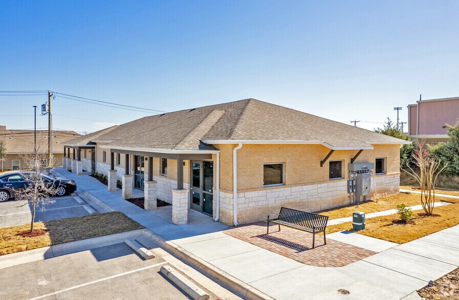 201 N Heatherwilde Blvd, Pflugerville, TX à louer - Photo principale - Image 1 de 6