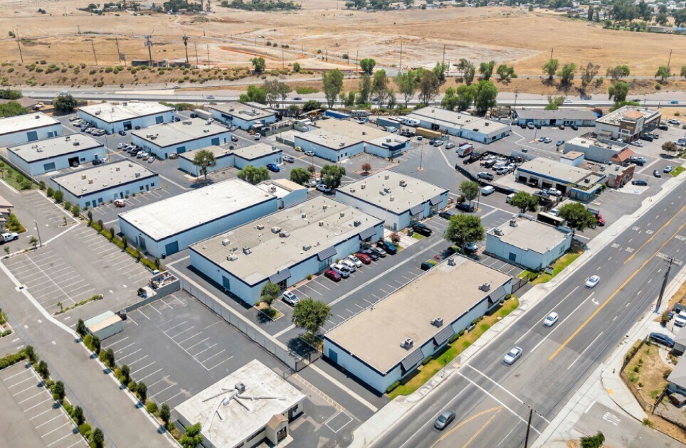 2902-2976 Rubidoux Blvd, Jurupa Valley, CA à louer Photo du bâtiment- Image 1 de 11