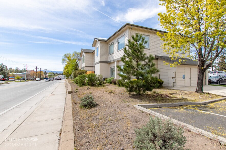 300 SE Reed Market Rd, Bend, OR for lease - Building Photo - Image 3 of 22