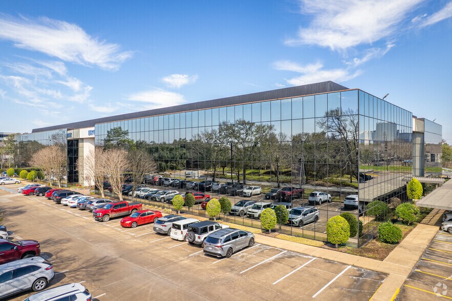 10700 Richmond Ave, Houston, TX à louer - Photo du bâtiment - Image 1 de 22
