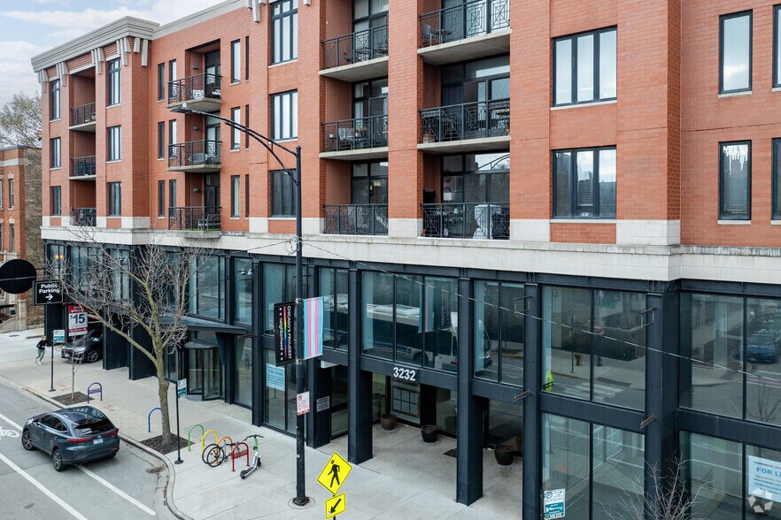 3224-3240 N Halsted St, Chicago, IL à louer - Photo du bâtiment - Image 2 de 6