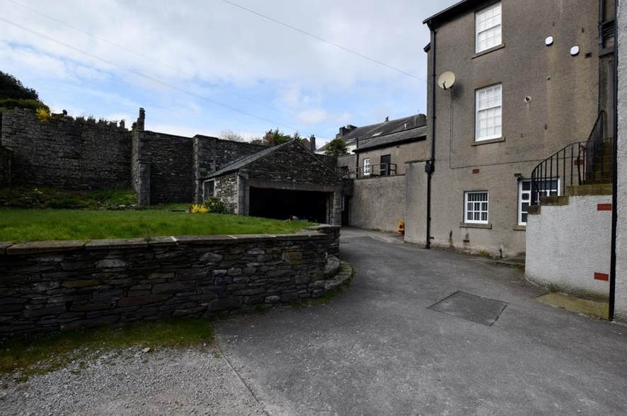 2 Queen St, Ulverston for lease - Building Photo - Image 3 of 3