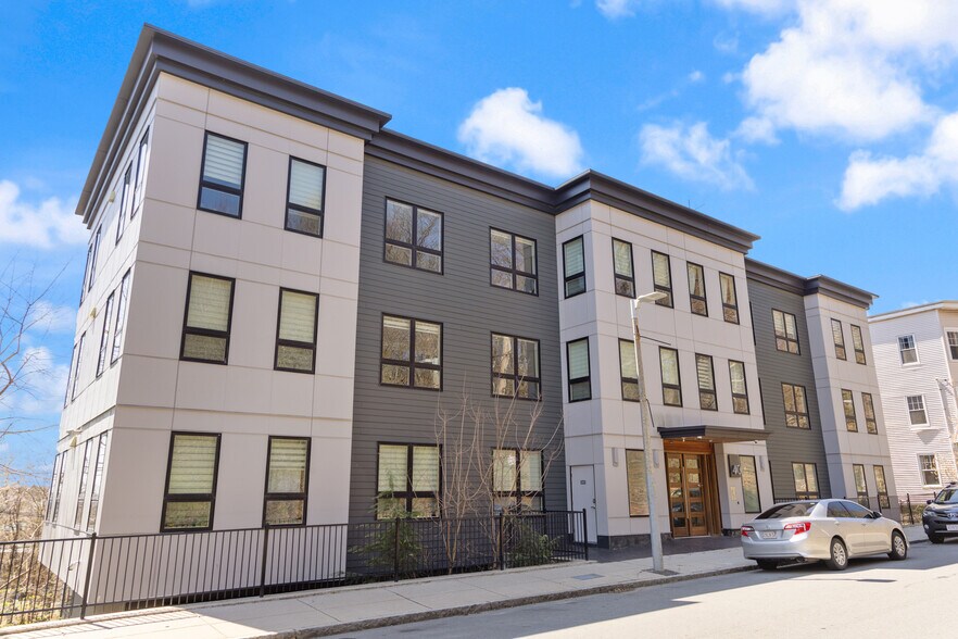 40 Fisher Ave, Boston, MA à vendre - Photo du bâtiment - Image 2 de 55