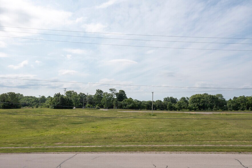 155 April Way, Winchester, KY for sale - Building Photo - Image 2 of 11