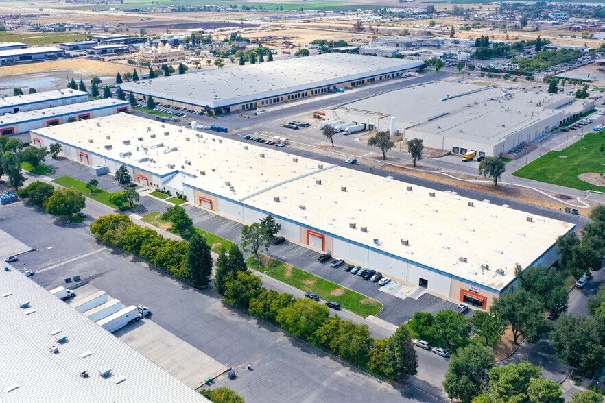 2904 S Angus Ave, Fresno, CA for lease - Building Photo - Image 2 of 5