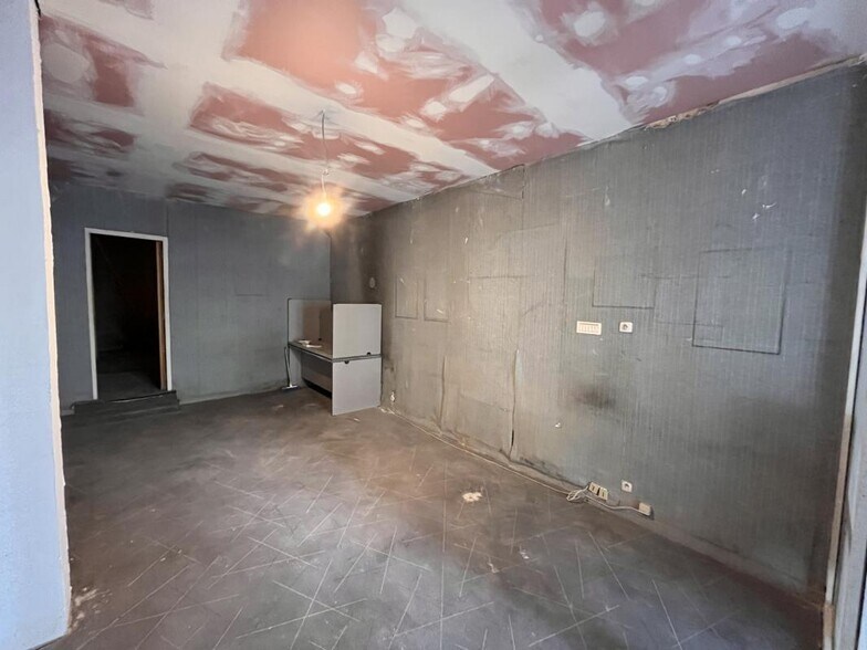 Local d'activités dans Toulon à vendre - Photo du bâtiment - Image 2 de 9