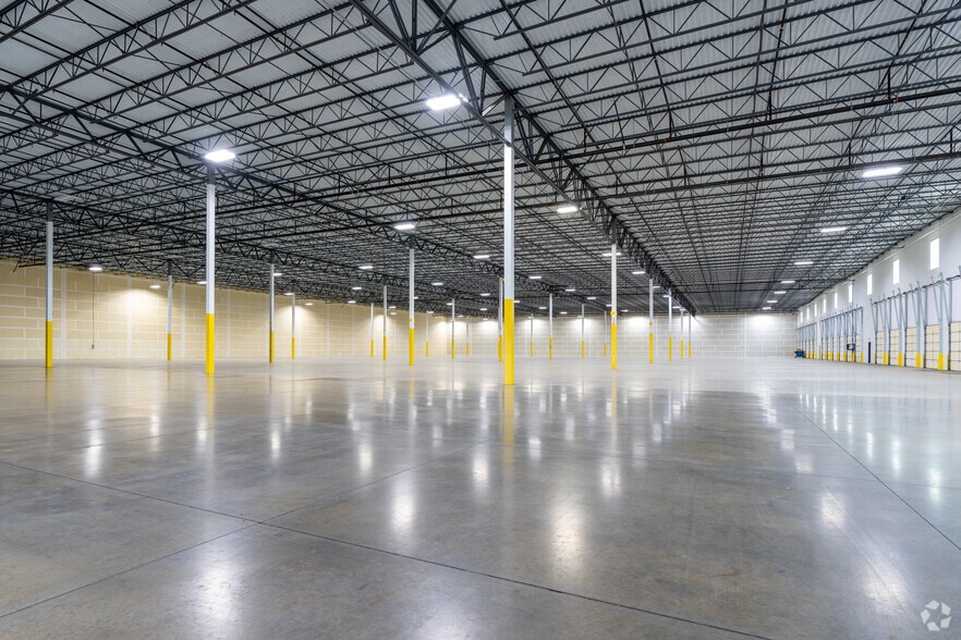 5400 N Hanley Rd, Saint Louis, MO for lease - Interior Photo - Image 3 of 14