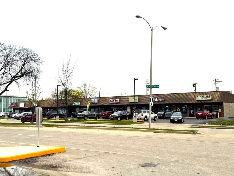 6500-6524 W Capitol Dr, Milwaukee, WI for sale - Building Photo - Image 3 of 8