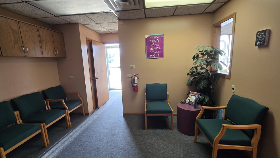 17704-17718 Oak Park Ave, Tinley Park, IL for sale - Lobby - Image 2 of 9