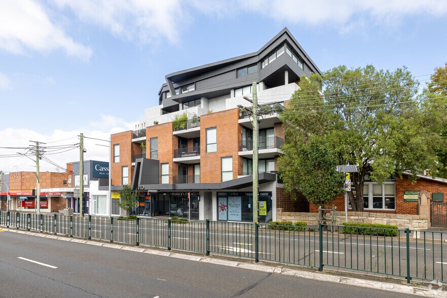 210 Victoria Rd, Gladesville à louer - Photo du bâtiment - Image 3 de 5