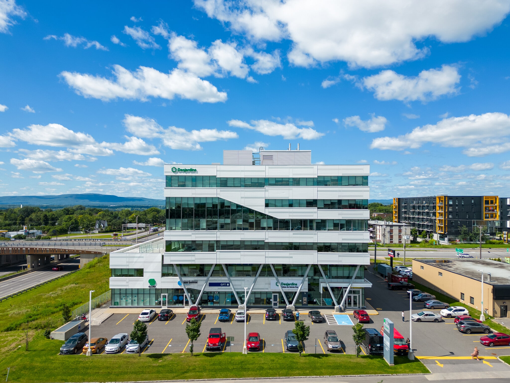 990 Av de Bourgogne, Québec, QC for lease Primary Photo- Image 1 of 17