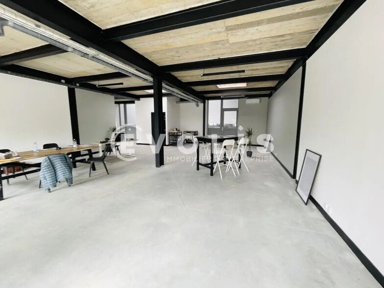 Office in Vaux-le-Pénil for lease - Interior Photo - Image 2 of 2