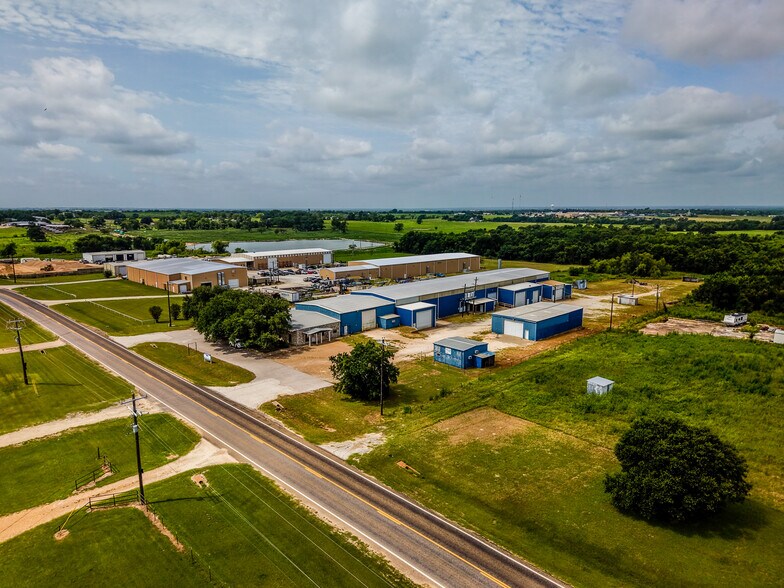 5808 Fm 3455 Rd, Navasota, TX à louer - Photo du bâtiment - Image 1 de 29