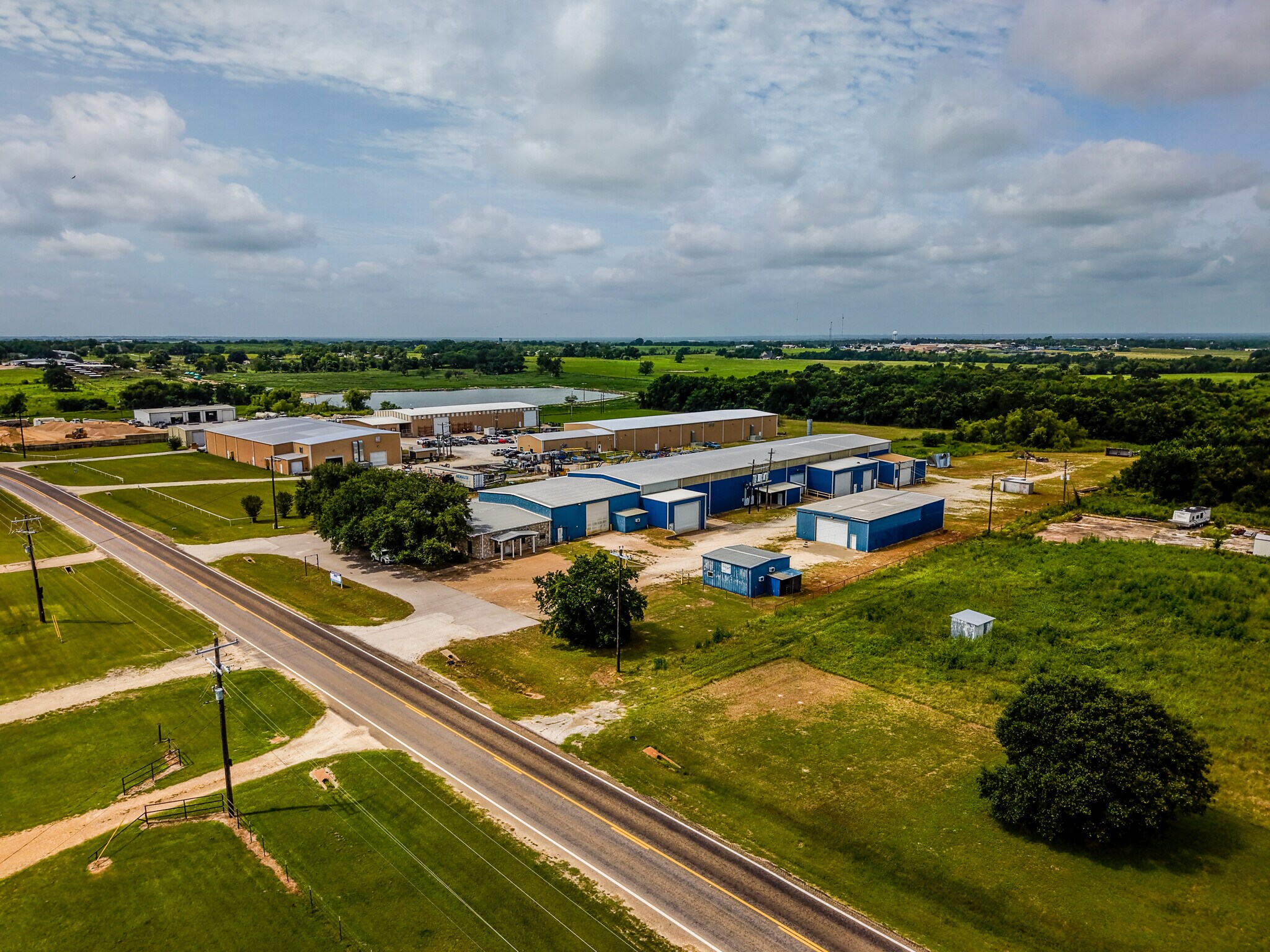 5808 Fm 3455 Rd, Navasota, TX à louer Photo du bâtiment- Image 1 de 30