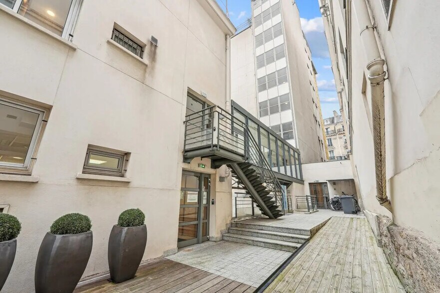 76 Rue Saint-Lazare, Paris for sale - Building Photo - Image 2 of 15