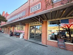 213-215 W Ennis Ave, Ennis, TX for lease Interior Photo- Image 1 of 9