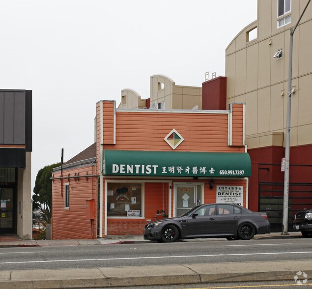 Mission St portefeuille de 2 propriétés à vendre sur LoopNet.ca - Photo principale - Image 2 de 2