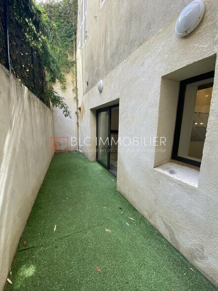 Office in Marseille for lease - Building Photo - Image 3 of 11