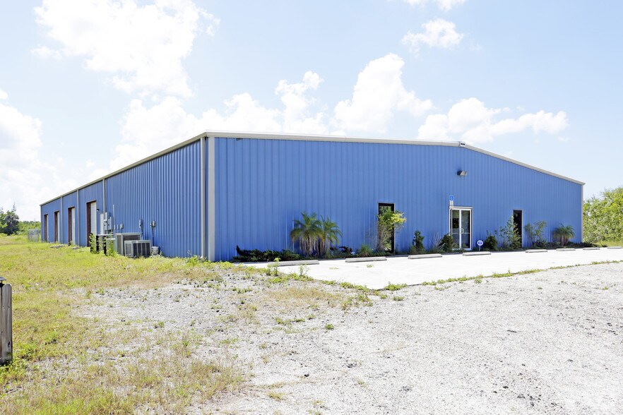 2551 Taylor Rd, Punta Gorda, FL à vendre - Photo principale - Image 1 de 6