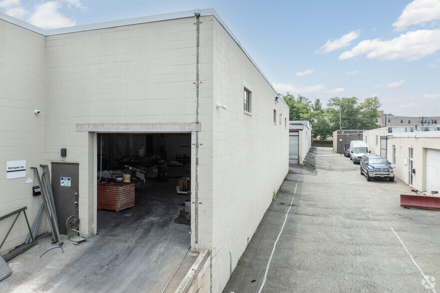 300 Colfax Ave, Clifton, NJ for lease - Building Photo - Image 2 of 19