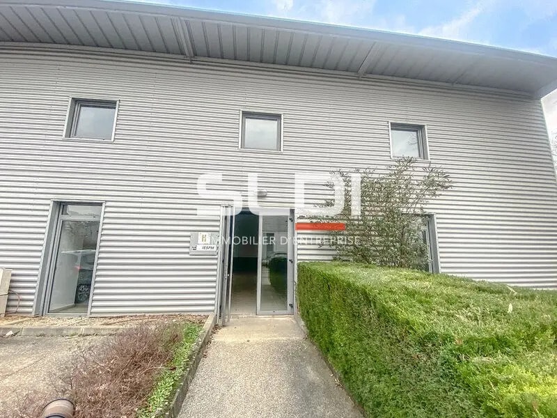 Flex in Lyon for lease Building Photo- Image 1 of 6