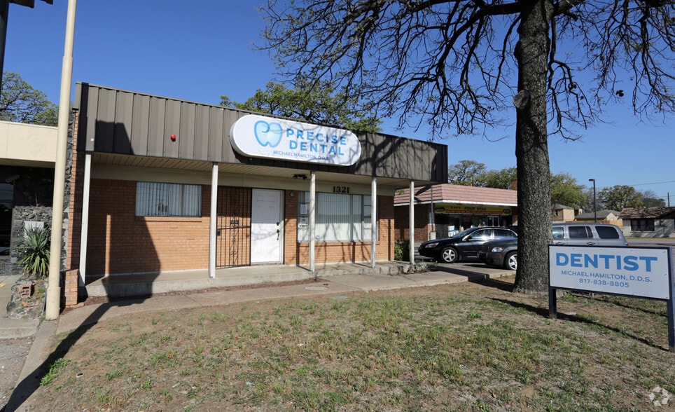 1321 N Beach St, Fort Worth, TX for lease - Primary Photo - Image 1 of 3