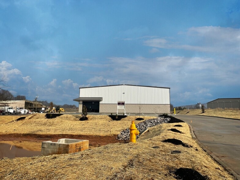 255 Needmore Rd, Clarksville, TN for lease - Building Photo - Image 3 of 15