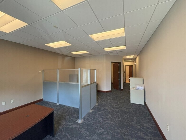 455 Swiftside Dr, Raleigh, NC for sale - Interior Photo - Image 3 of 9