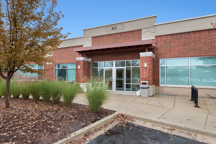 800 E Woodfield Rd, Schaumburg, IL for sale - Building Photo - Image 1 of 1