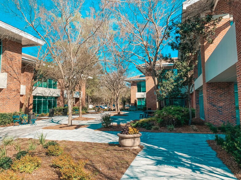 501 Wando Park Blvd, Mount Pleasant, SC à louer - Photo du bâtiment - Image 2 de 5